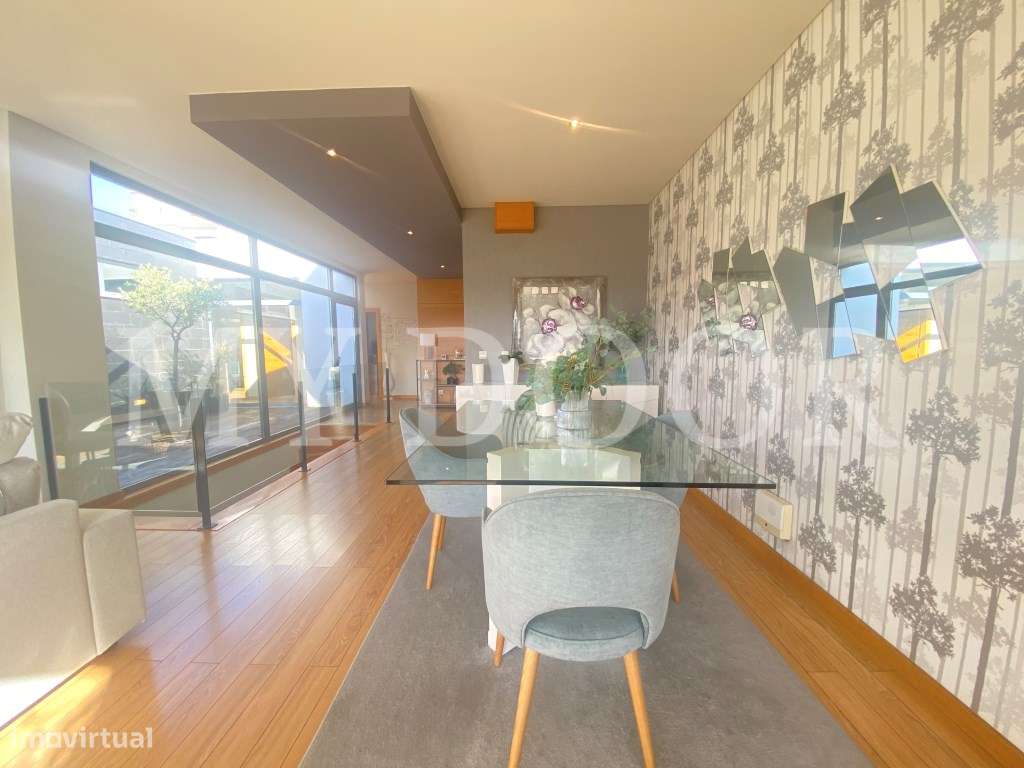 Loures - V4+1 Moradia c/ Piscina Privada - Varanda - Box + 2 parque...-16