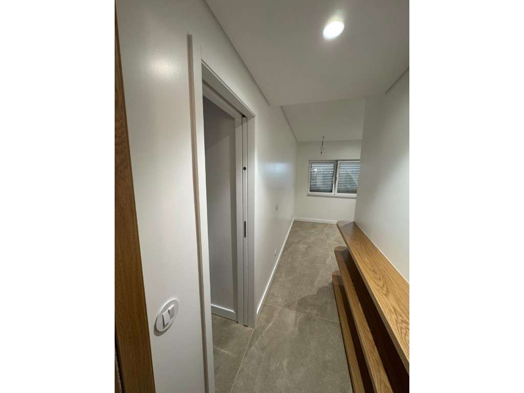 Moradia T3 com Garagem e Suite a venda na Maçã Sesimbra-24