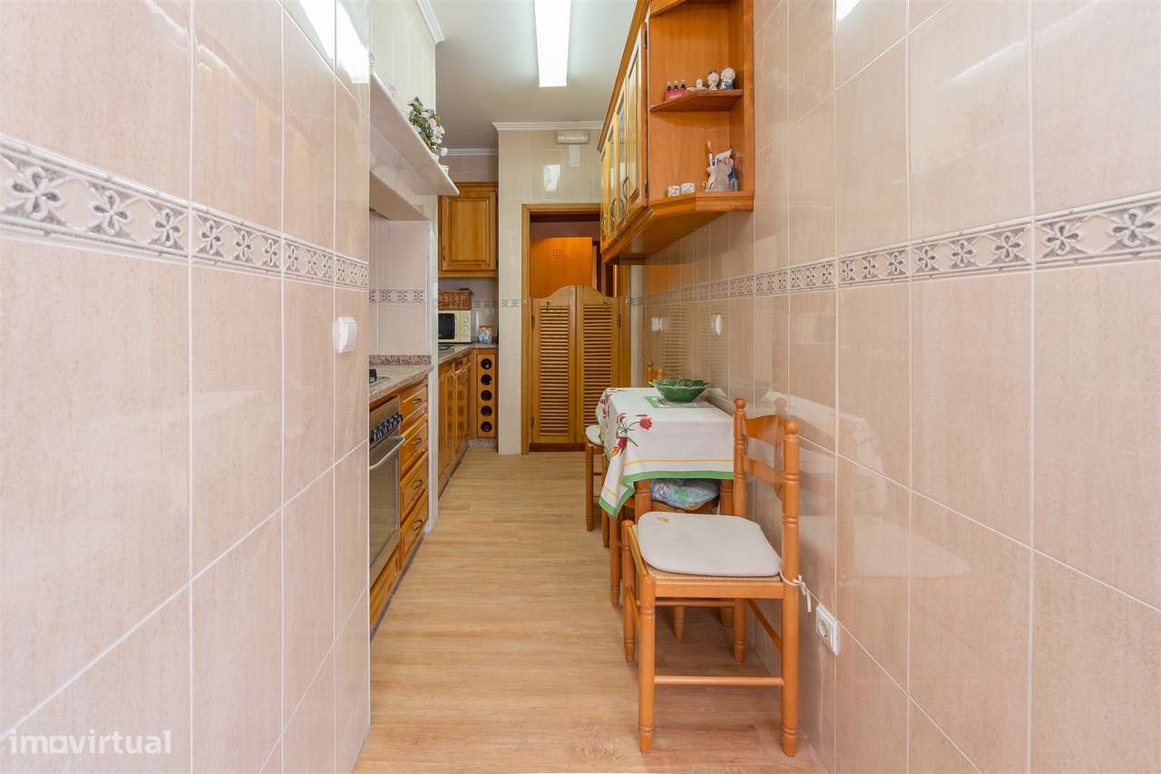 Apartamento T3 em Arroios – Charme clássico no coração de Lisboa-7