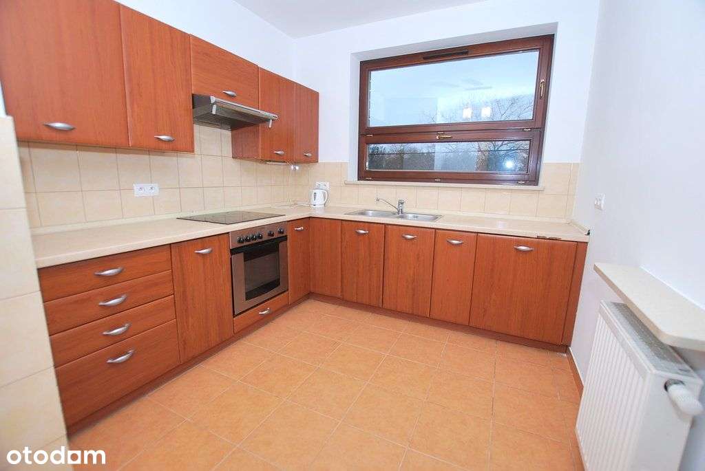 blisko metra 3-pokojowe mieszkanie z garażem-0