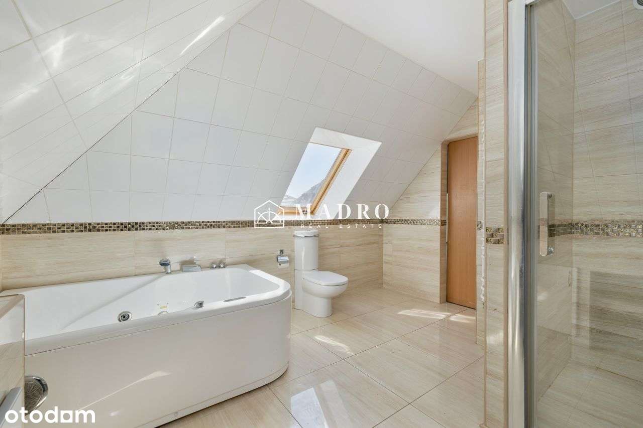 Warszewo | Duży dom z basenem na pięknej działce-17