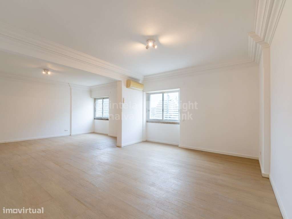 Apartamento T4 para arrendamento nas Avenidas Novas - Grande imagem: 2/25