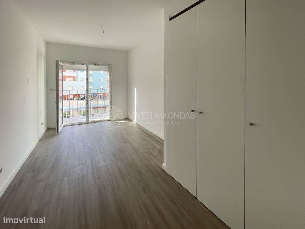 Apartamento T3 c/ parqueamento, em Santa Marta do Pinhal - Corroios. - Grande imagem: 5/16