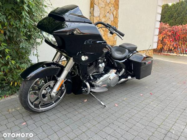 Harley-Davidson Touring Road Glide - 1