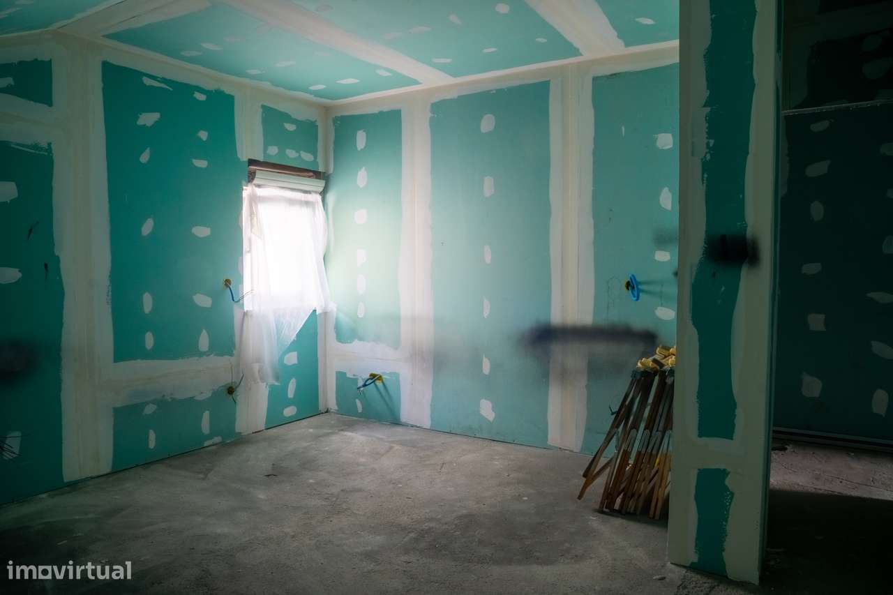 Moradia Remodelada T5 na Quinta do Conde – Pronta a Habitar!-22