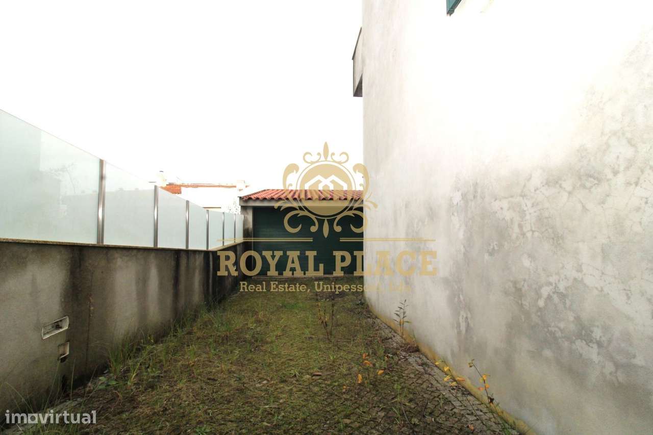 Moradia V4 em Lobão, Santa Maria da Feira-14