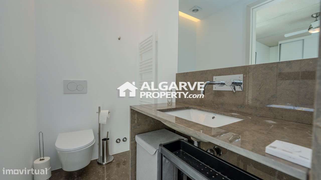 Moderna Moradia T4 com Piscina e Jardim em Almancil-12