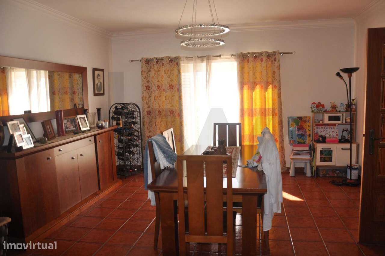 Moradia T3 com Espaço Exterior Generoso e Excelentes Acessos junto à P - Grande imagem: 4/30