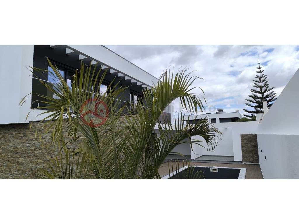 Moradia Isolada de dois pisos T4 com Piscina e Pérgula, Azeitão - Grande imagem: 5/60