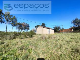 Terreno com construção agrícola - Men...