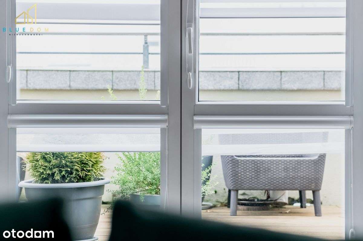 Duży taras. Dodatkowo miejsce postojowe.-16