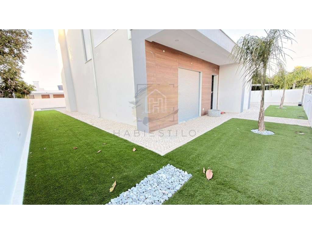 MORADIA T4 COM PISCINA EM AZEITÃO | OPORTUNIDADE A NÃO PERDER-5