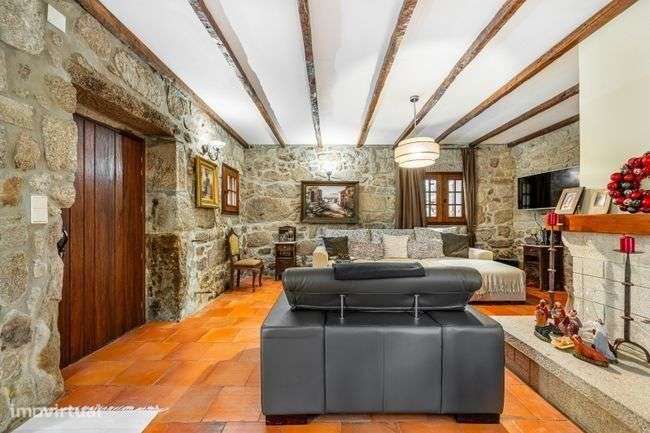 Moradia T3 em pedra no centro de Amares-8