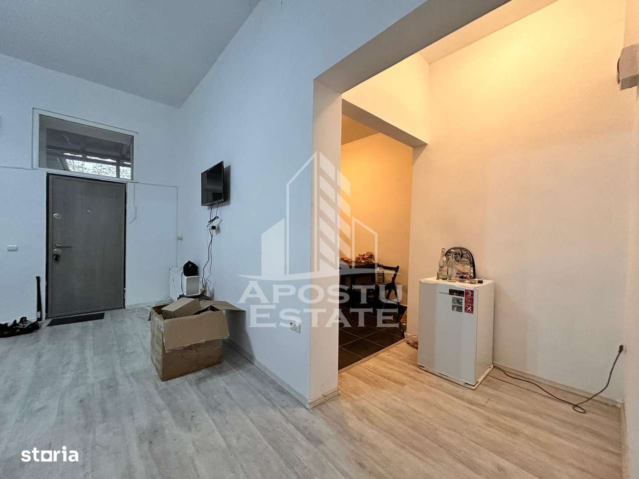 Casă la curte comună, renovată complet în 2024 in zona Iosefin - Imagine principală: 5/17
