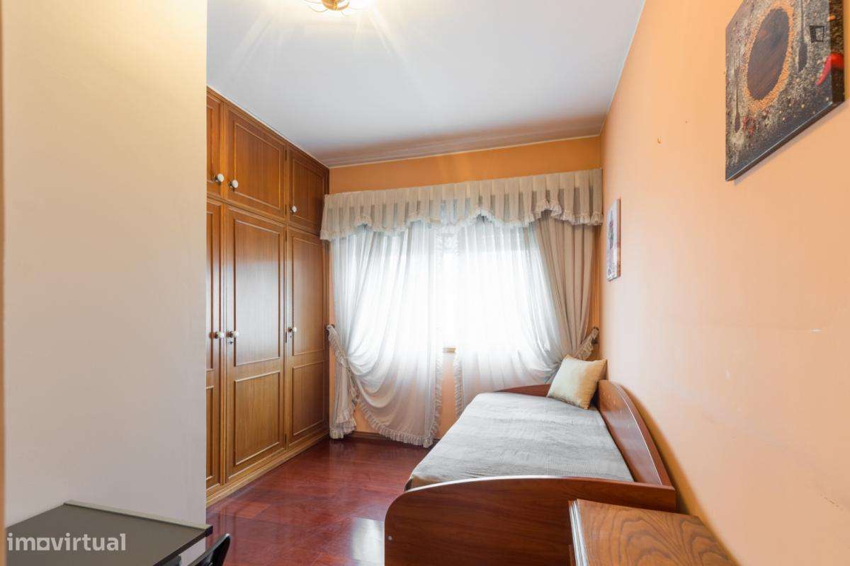 Quarto - localizado em Paranhos Porto - Grande imagem: 4/6