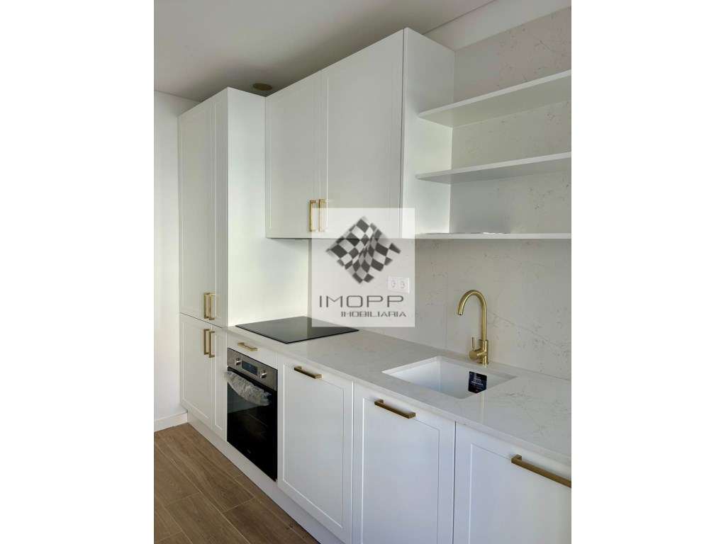 Moradia T2 +2 no centro histórico de Carnide-2