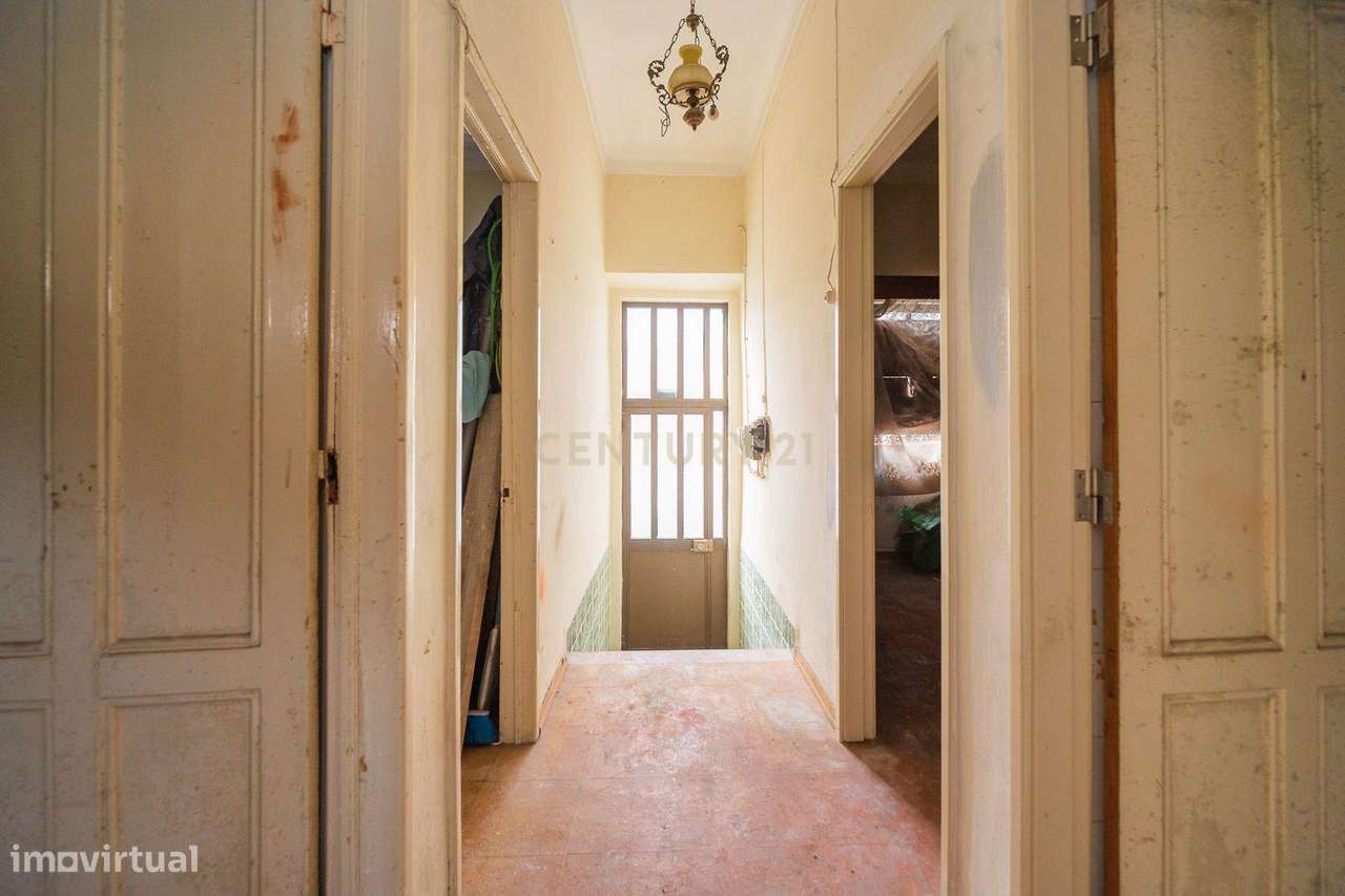 Propriedade com duas moradias geminadas-50