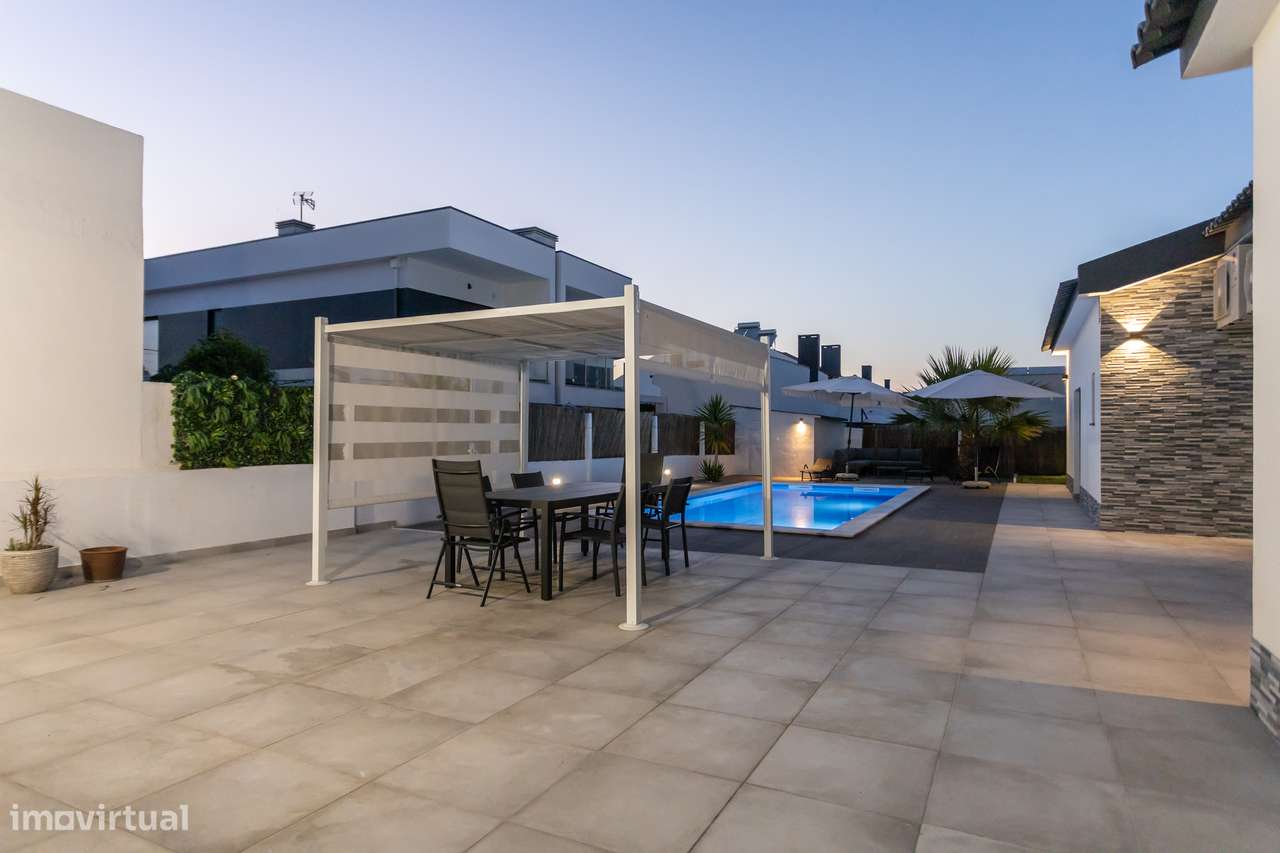 Fantástica moradia isolada T4 em Fernão Ferro-18