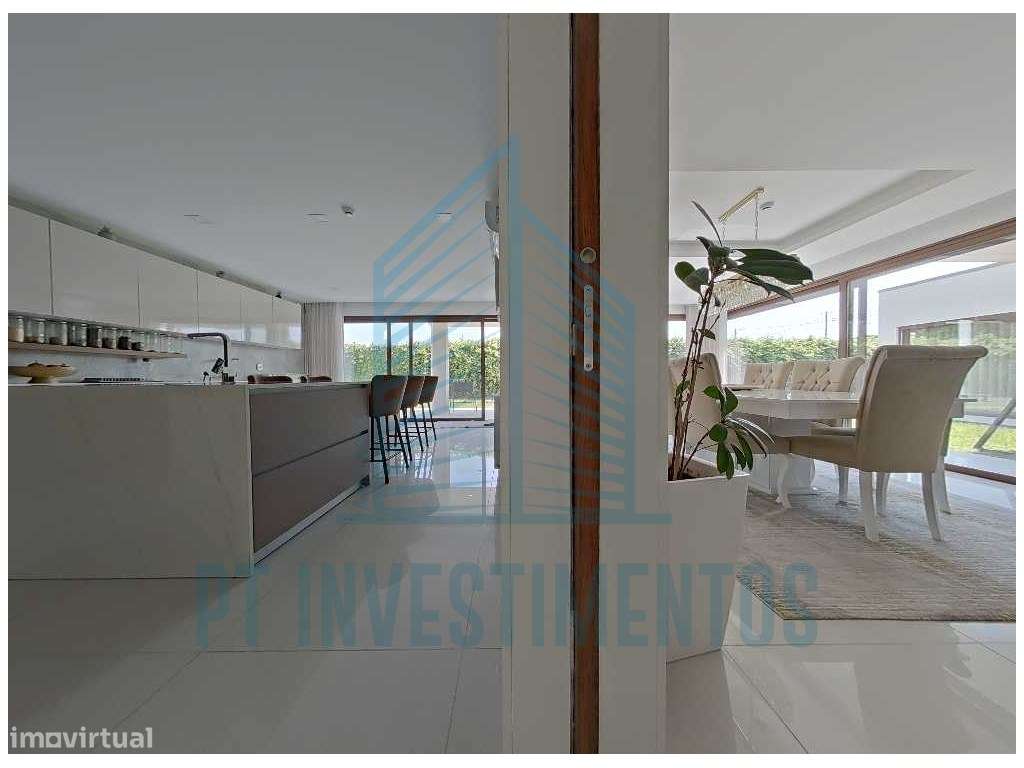 Moradia semi-nova T5+1 em Santa Joana - Aveiro-29