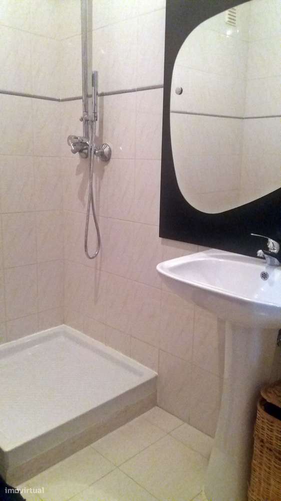 Apartamento T3, com boas áreas, numa praceta calma e acolhedora.-9
