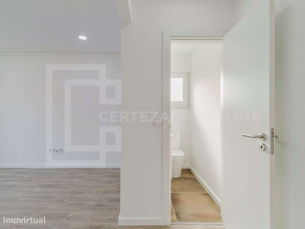 T3 Totalmente Renovado | 3.º Andar | Varanda | Rua S. Joaquim - Set...-13