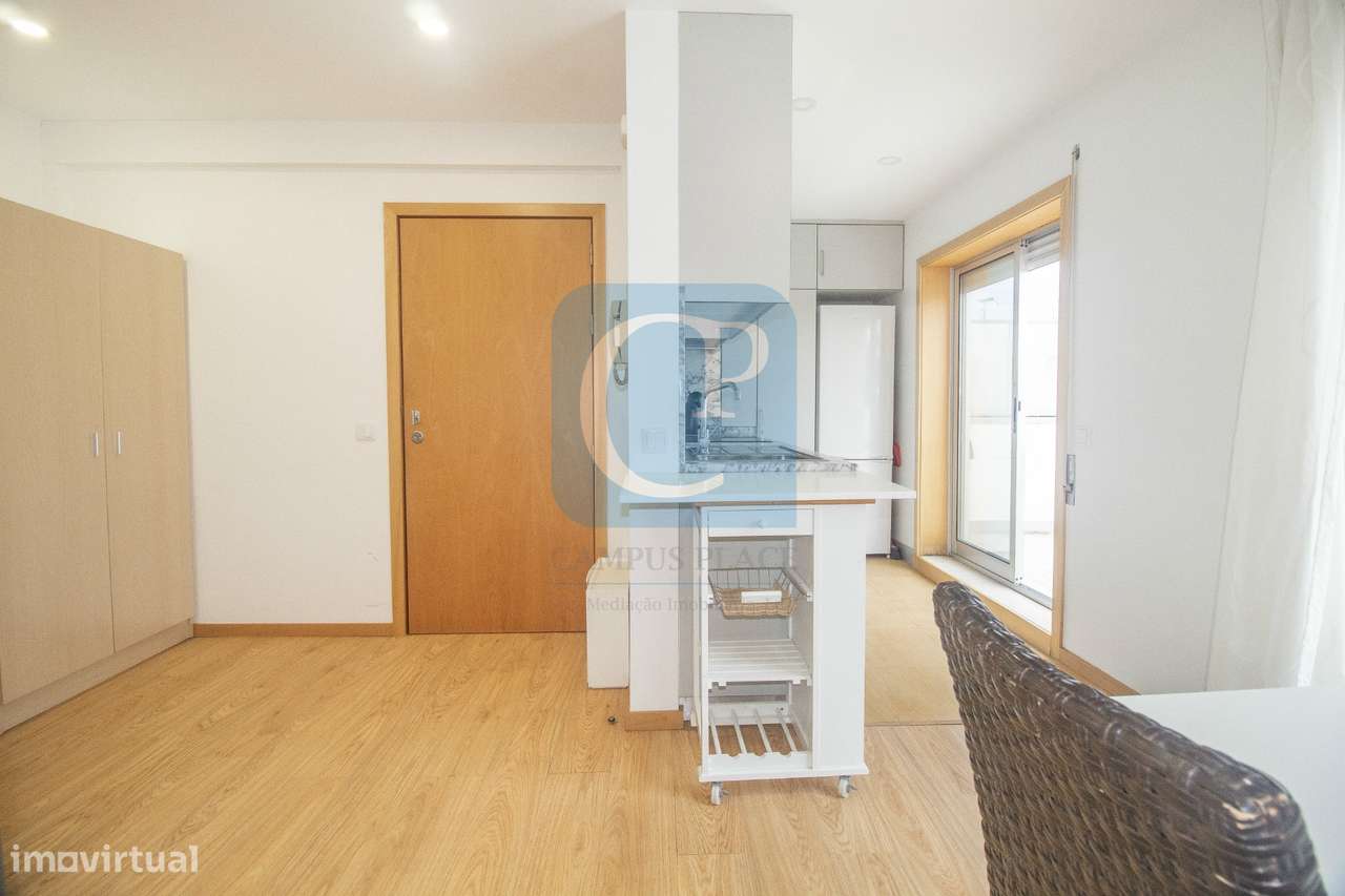 Apartamento T3 renovado com terraço, ao ISCAP e 900mts H.S.João - Grande imagem: 3/32