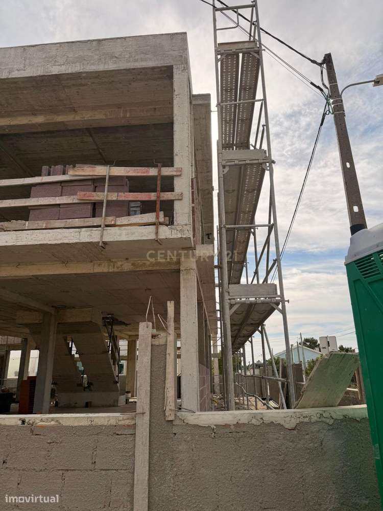 Moradia em construção com arquitetura contemporânea-12