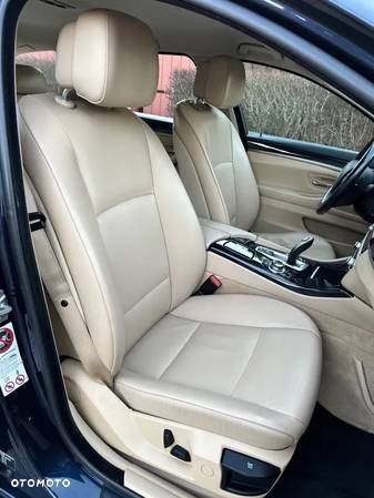 BMW Seria 5 520i Touring Luxury Line - 34