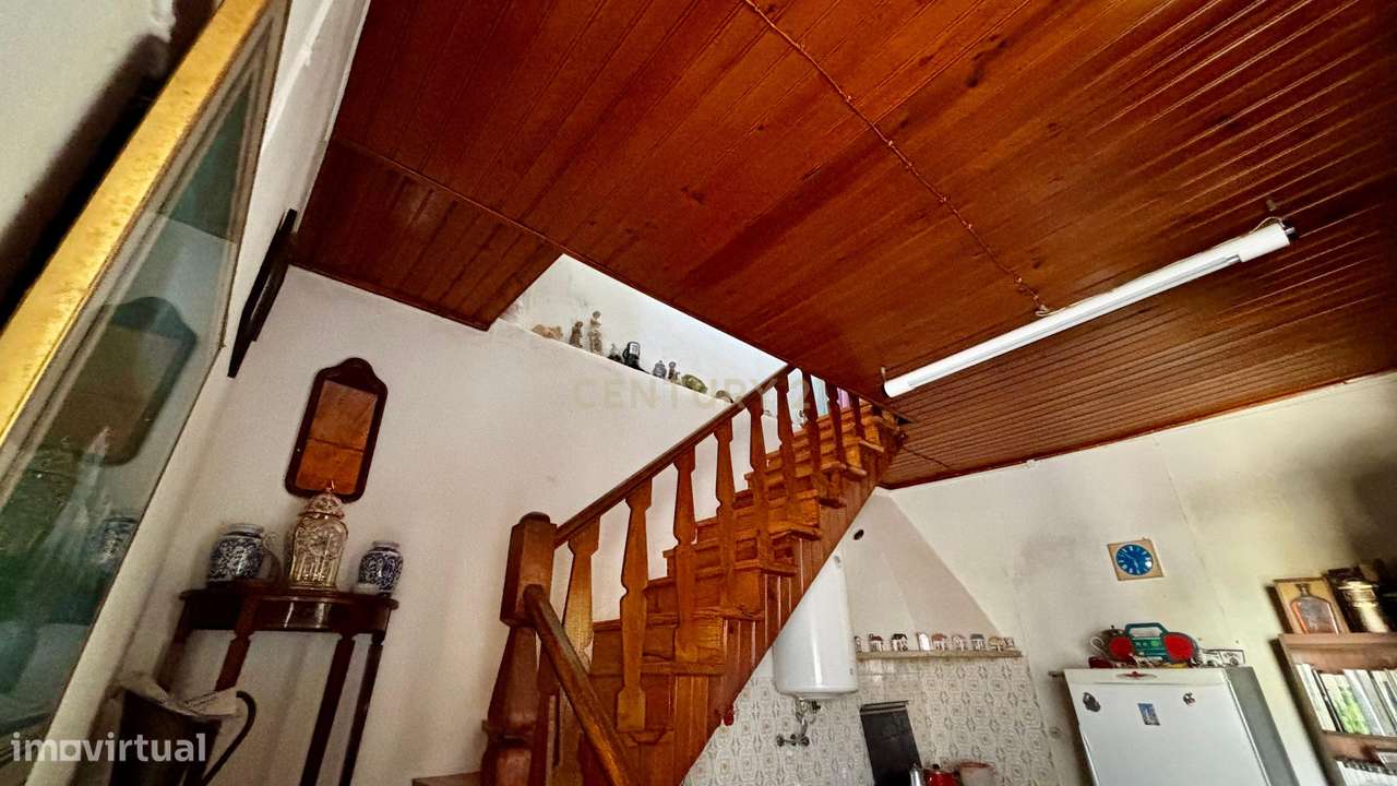 Moradia com T1+T2 Arrendados: Oportunidade no Gradil-17