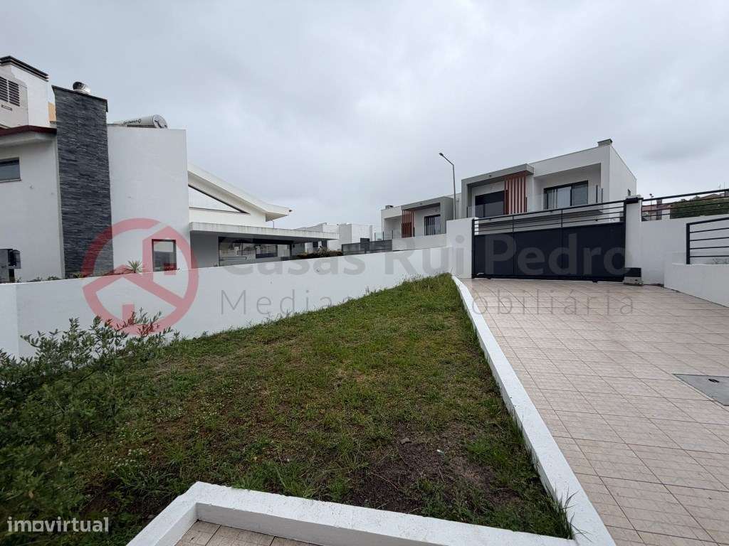 Moradia T5 remodelada no Feijó, Almada-12