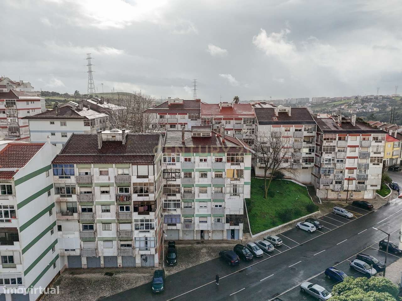 Venda de garagem, para duas viaturas com saída direta para a rua - Grande imagem: 5/11
