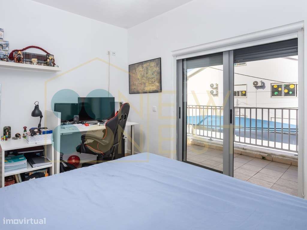 Moradia T2+2 com garagem e jardim, a dois passos do Parque do Serra...-25