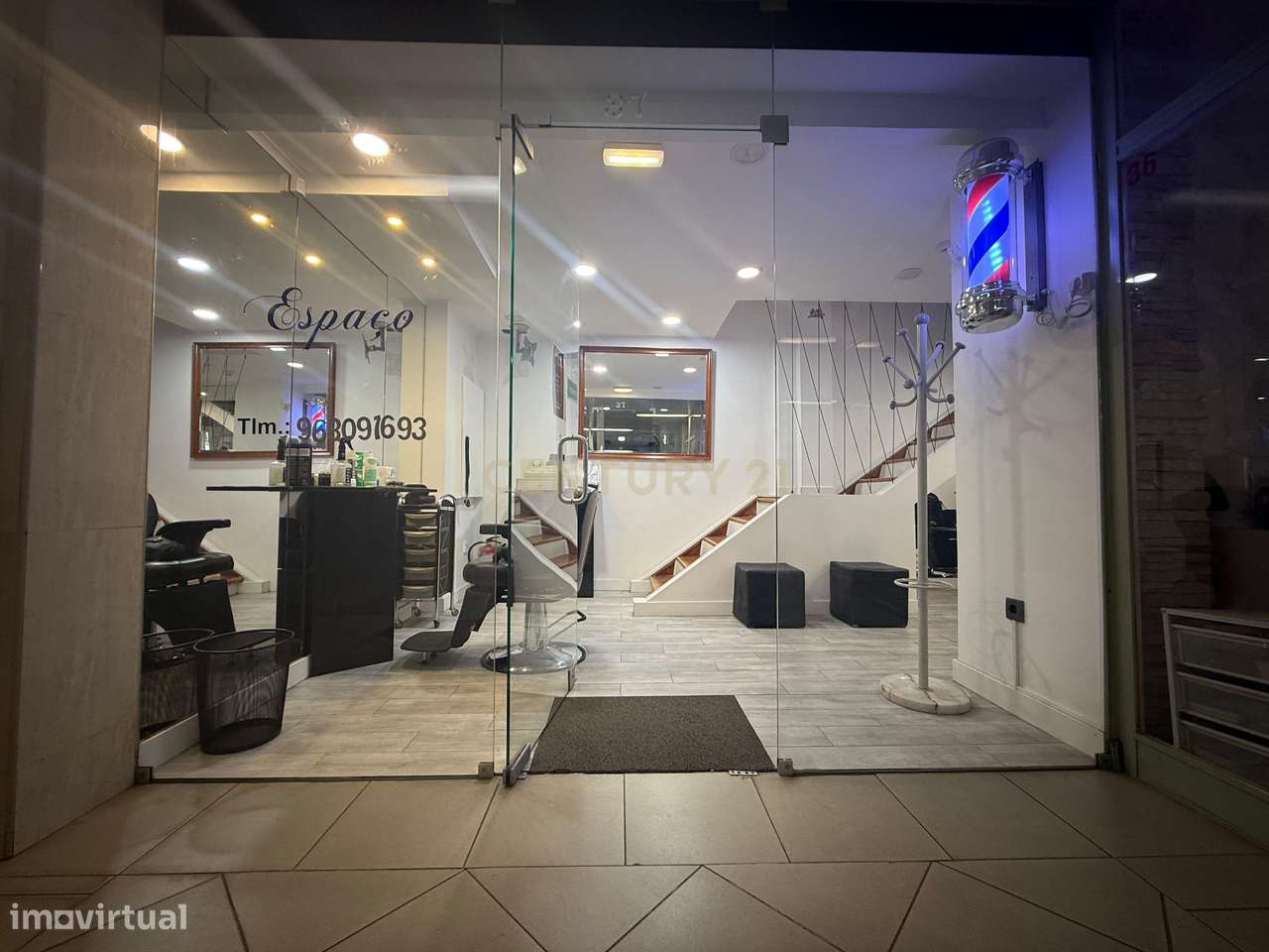 Loja totalmente equipada  – Santo António dos Cavaleiros-32