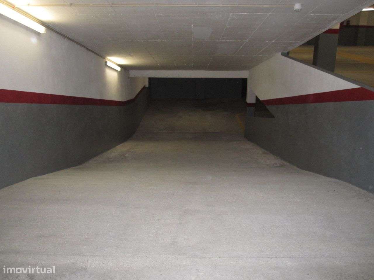 Lugares de garagem para aluguer a 550 mts do Hospital de Santos Silva - Grande imagem: 5/15