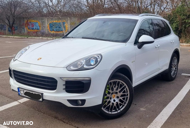 Porsche Cayenne Hybrid 3.0 L S E - 2