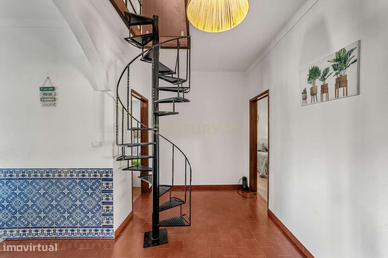 MORADIA T5 COM GARAGEM E PISCINA, 327 M² DE TERRENO PARA USUFRUIR-48