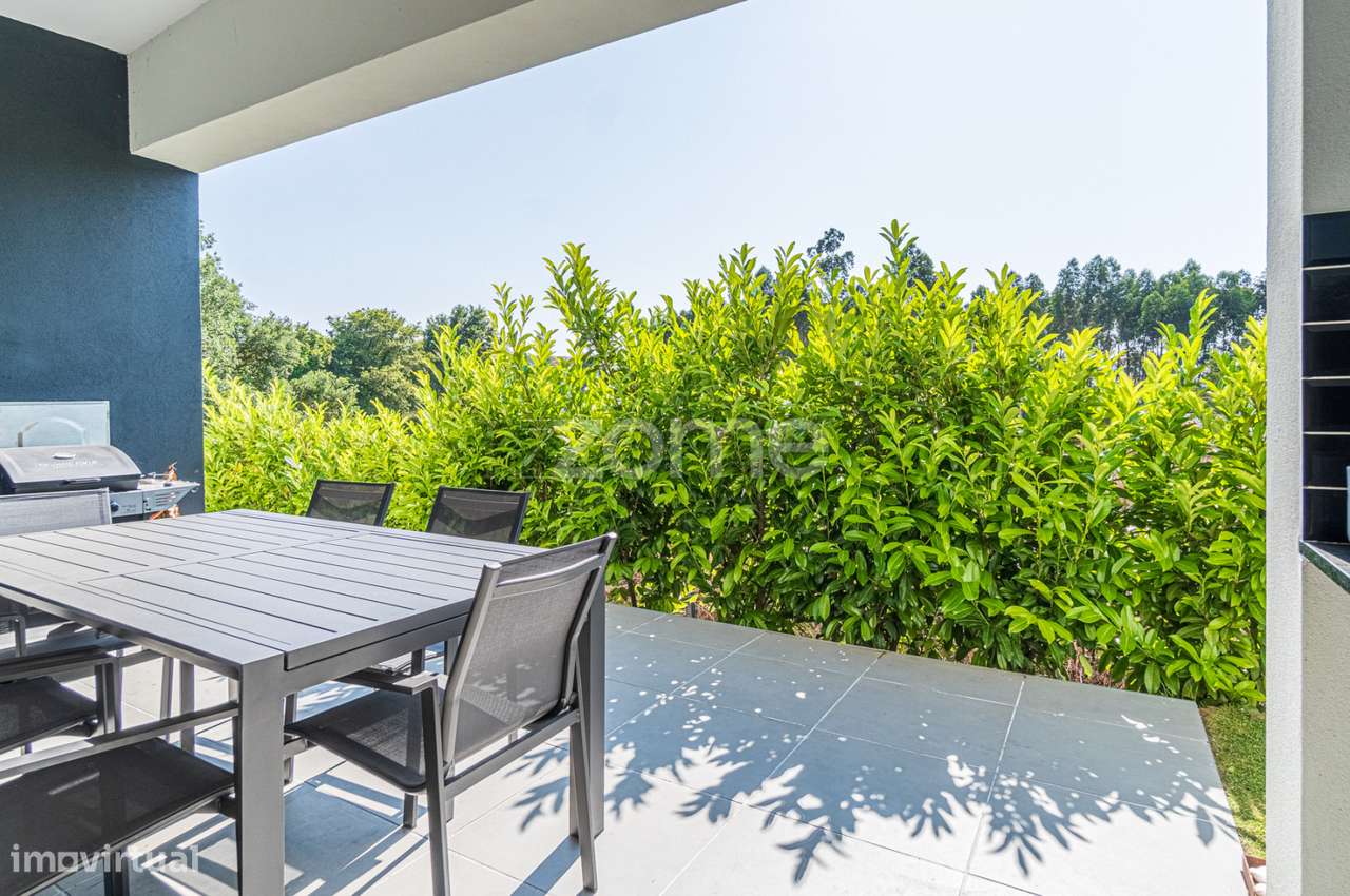 Viva com Elegância: Moradia T4 Térrea Isolada com Acabamentos Premi... - Grande imagem: 3/60