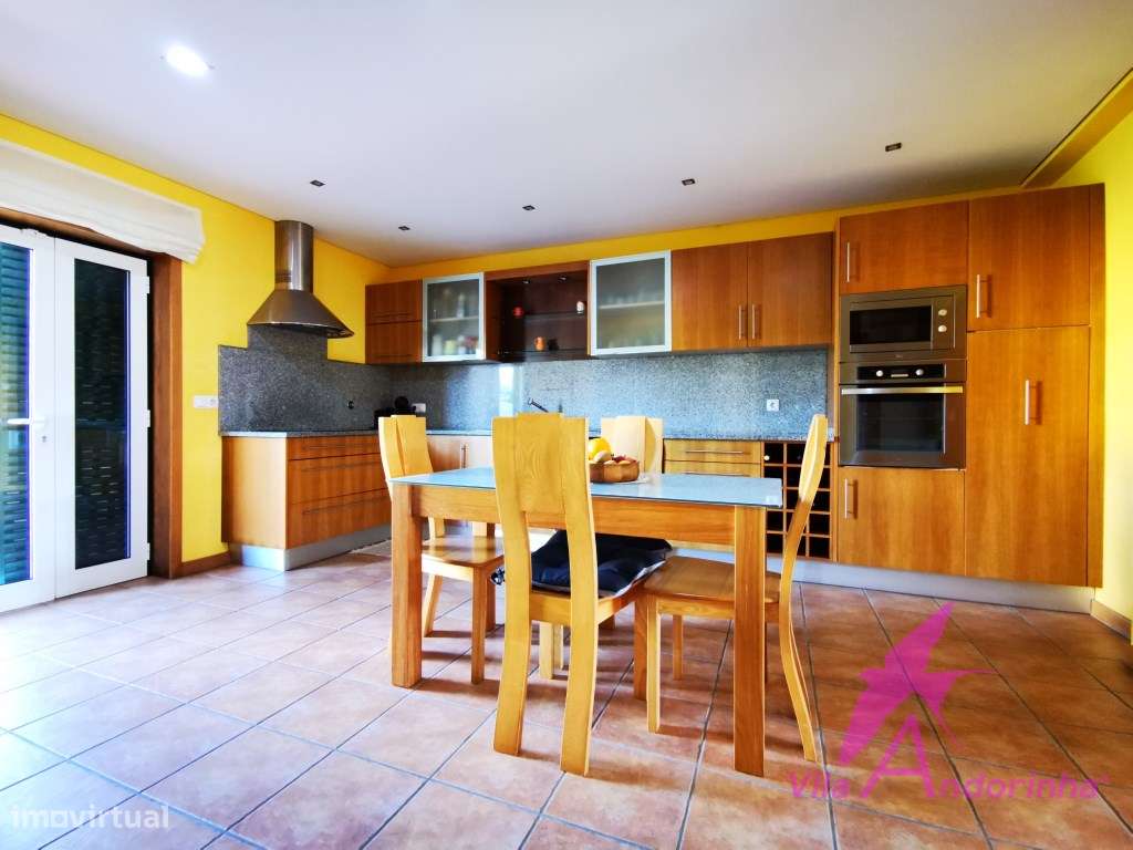 Moradia T4 Independente a 5 minutos da praia e do centro-10