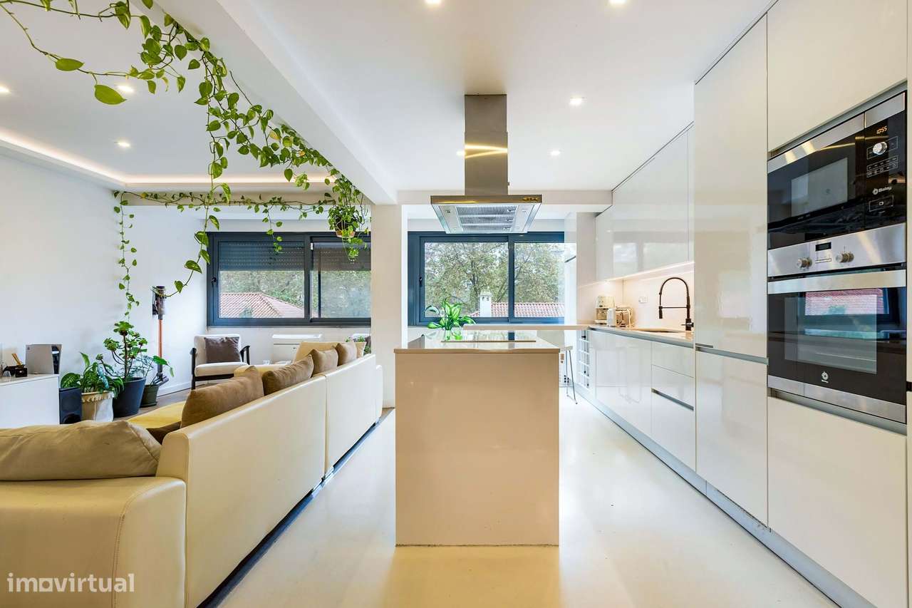 Moradia T4/5 com Piscina no Bairro de Santa Cruz – Benfica, Lisboa-7