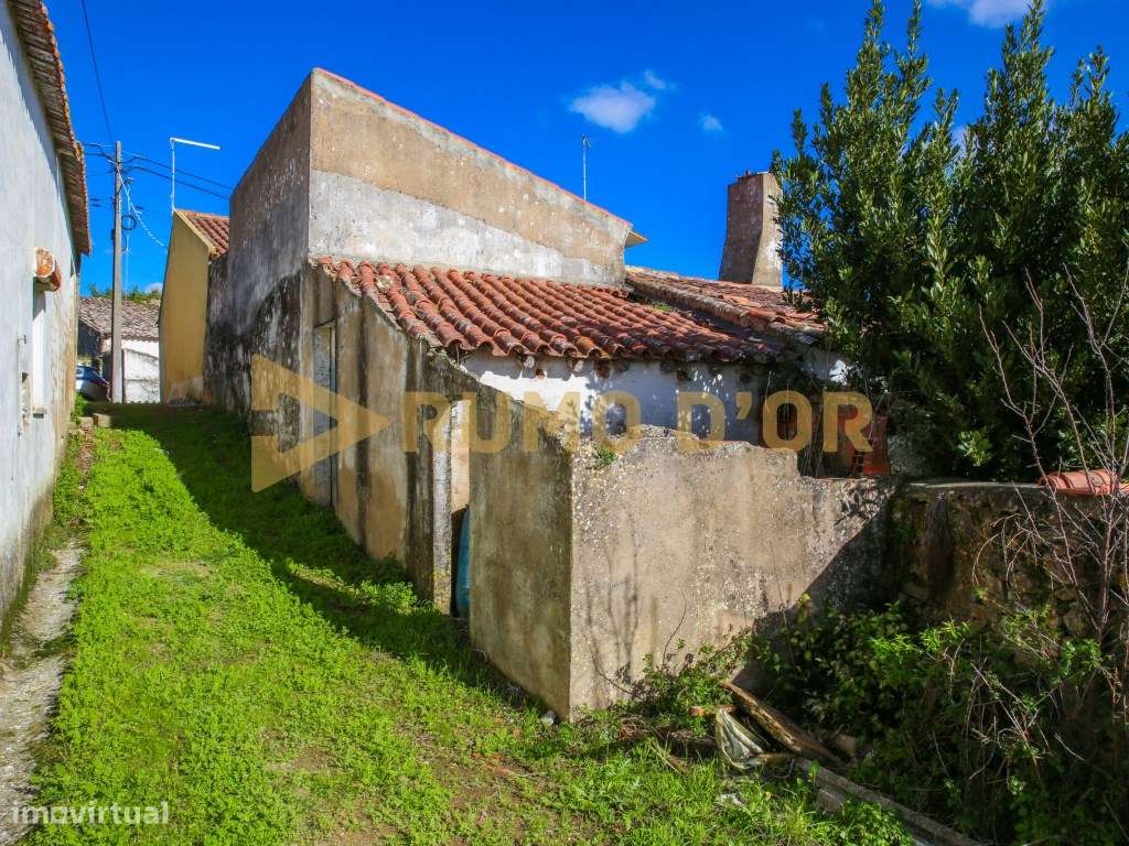 Moradia + Arrecadaçãoes e Logradouro em Vila Chã-13