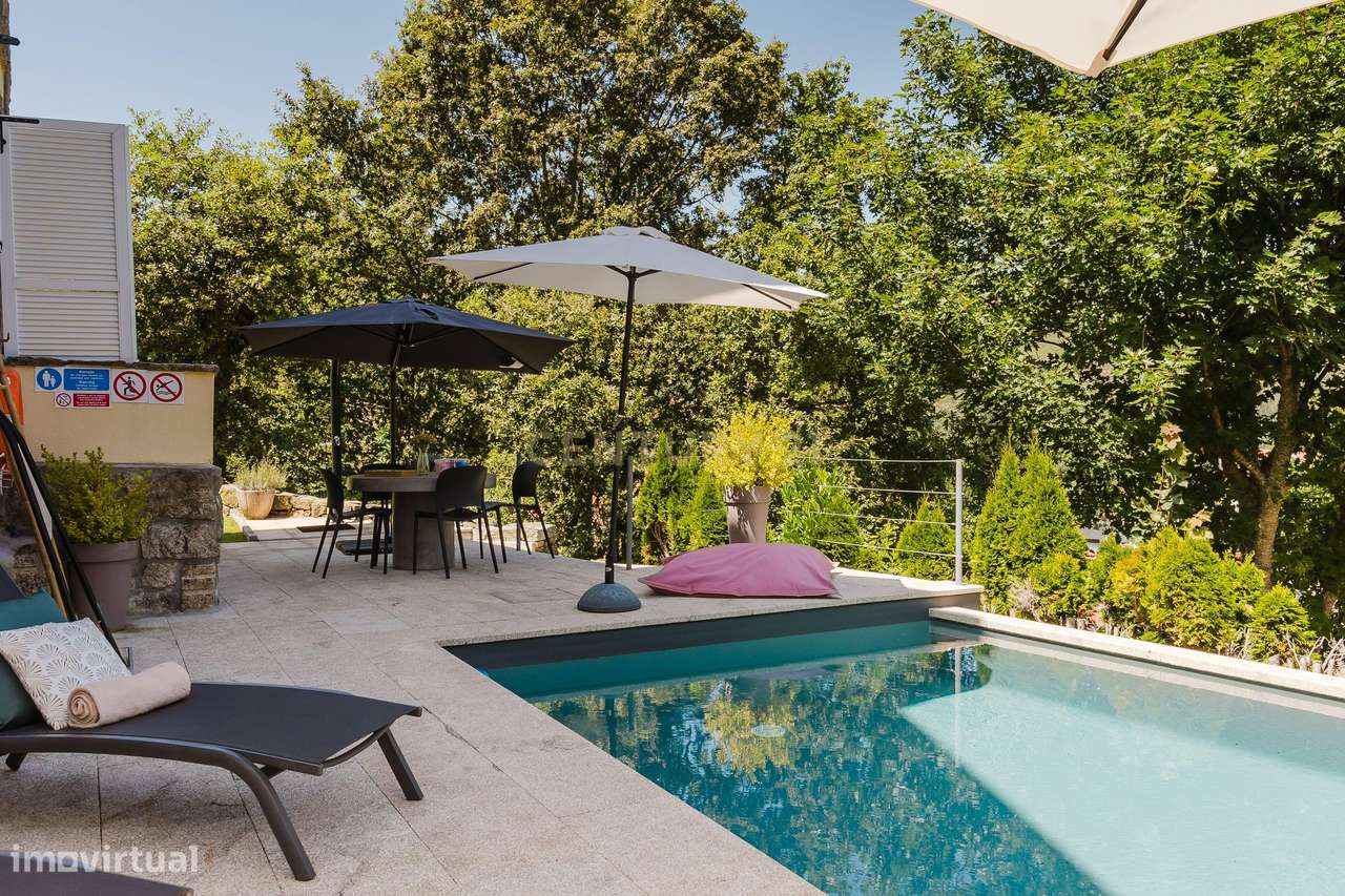 Casa T4 com Garagem Piscina e Jacuzzi junto ao Rio na zona do Gerês - Grande imagem: 4/47