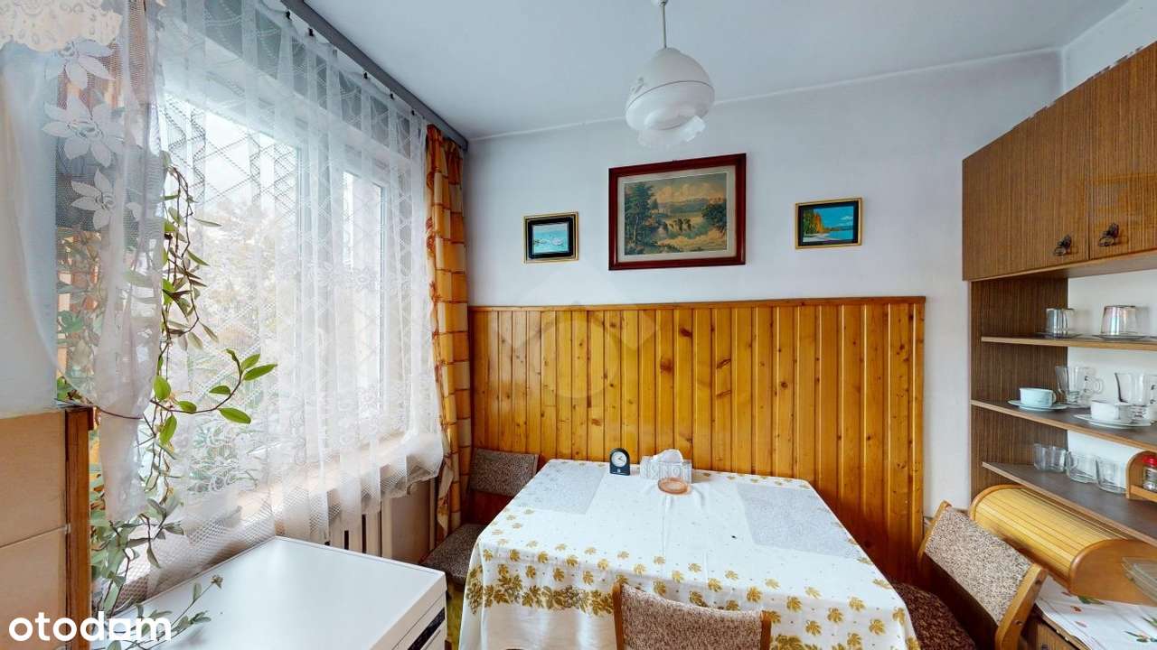 Trzypokojowe mieszkanie w spokojnej okolicy-9