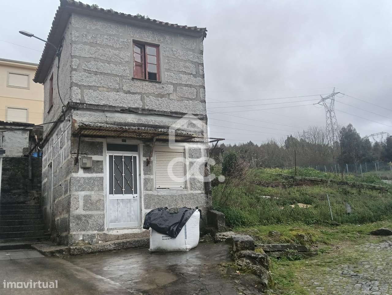 Moradia Bi-Familiar para Restauro em Selho São Cristóvão - Guimarães - Grande imagem: 4/13