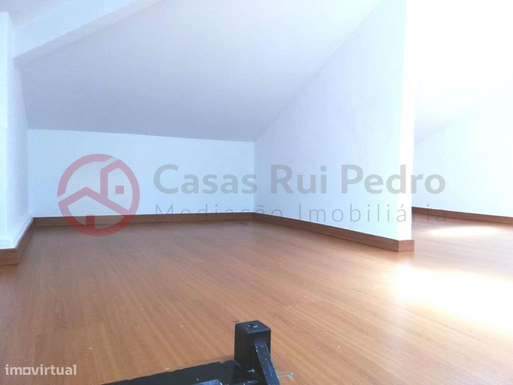 Apartamento T2 dúplex com vista rio, no Beato em Lisboa-28