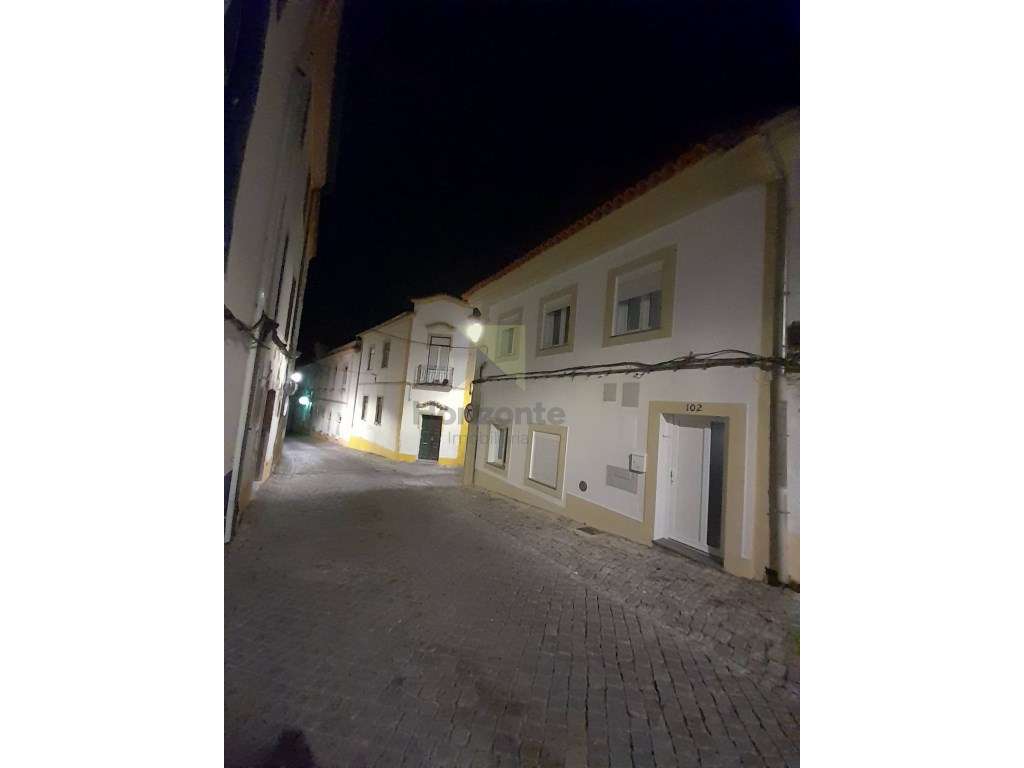 T4 Duplex Totalmente Recuperado no Centro Histórico de Portalegre-33