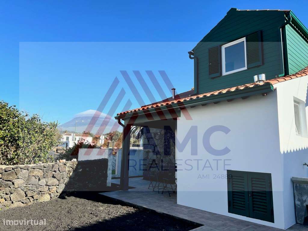 MORADIA COM 2 PISOS NO CORAÇÃO DA VILA MADALENA DO PICO - Grande imagem: 4/25