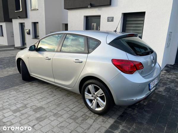 Opel Astra 1.7 CDTI DPF Cosmo - 3