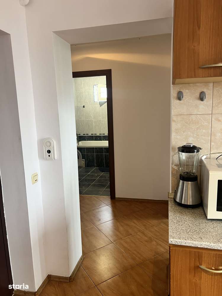 Apartament 3 camere, 2 balcoane  strada Luptei etaj 4 cu lift.-11