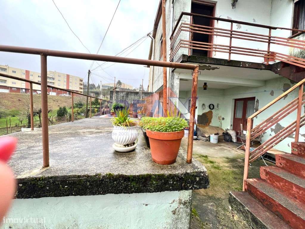 Moradia geminada de cave e rés do chão. - Grande imagem: 5/18