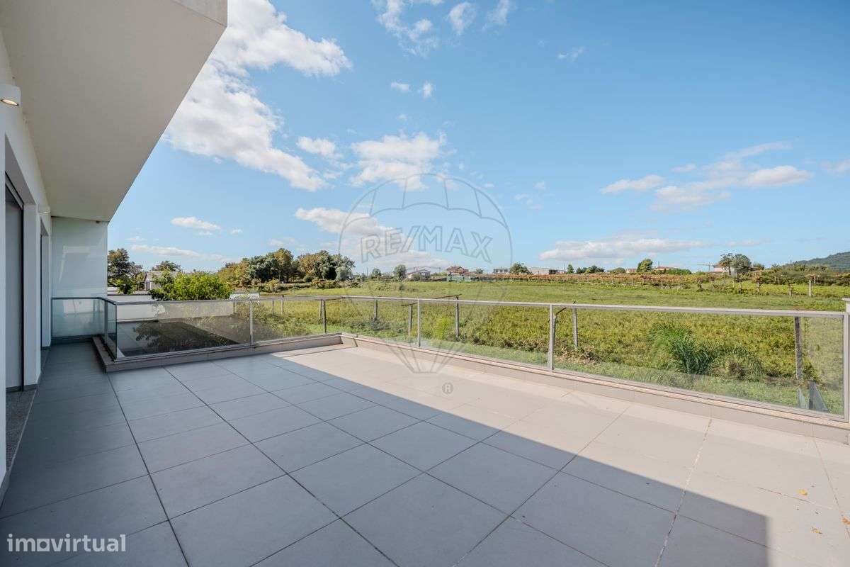 Moradia T3 de Sonho com Piscina Aquecida – Vila Verde-14